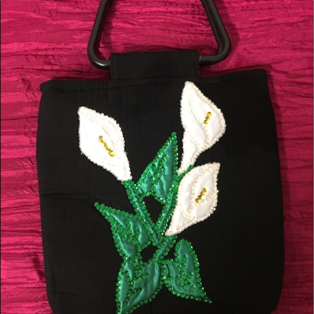 Embroidered Handbag Purse White Lilly Black Handle
